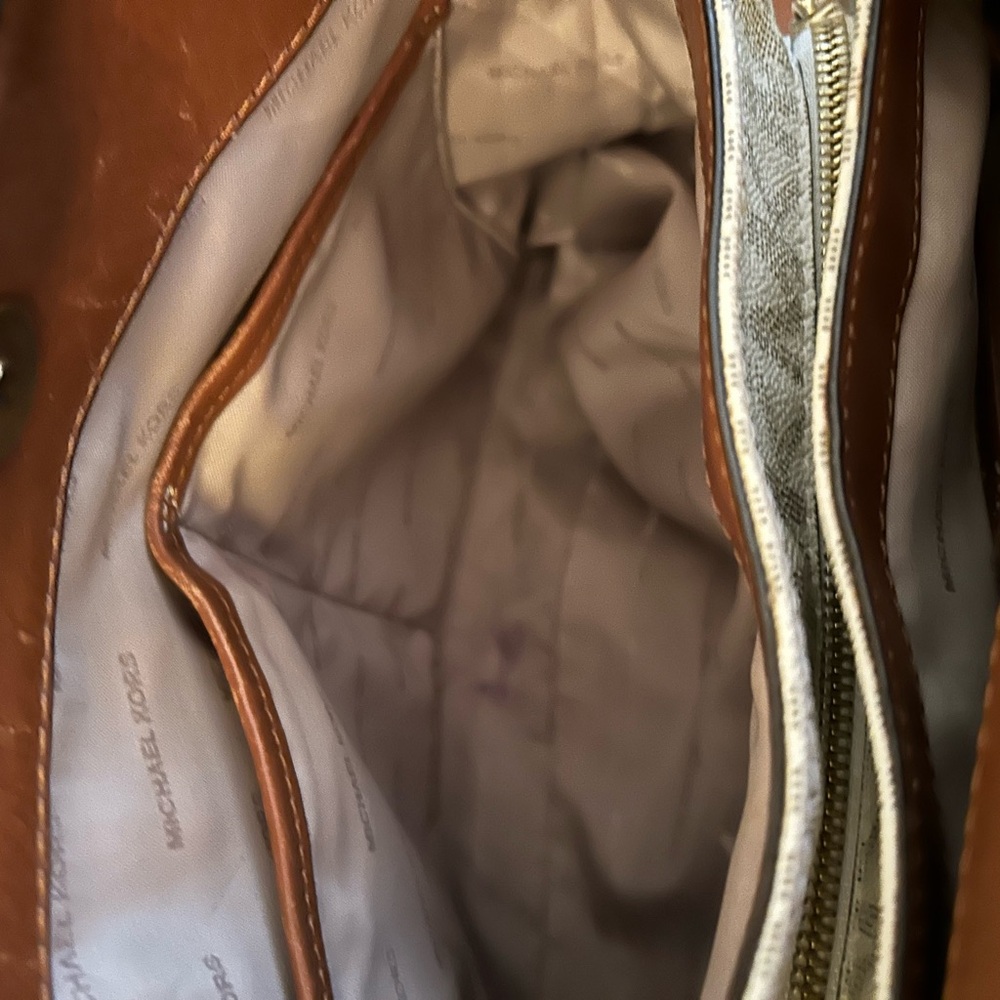 Michael Kors Cream and Tan Shoulder Bag - Picture 4 of 9